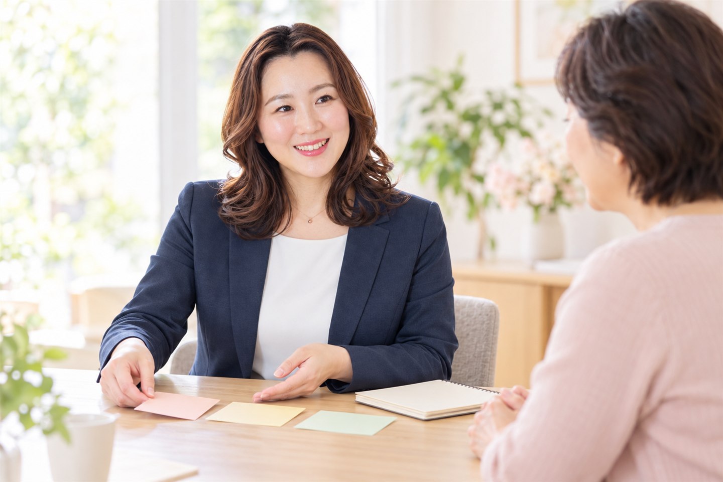 大塚美樹が相談者の話を聞き、課題を整理するイメージ